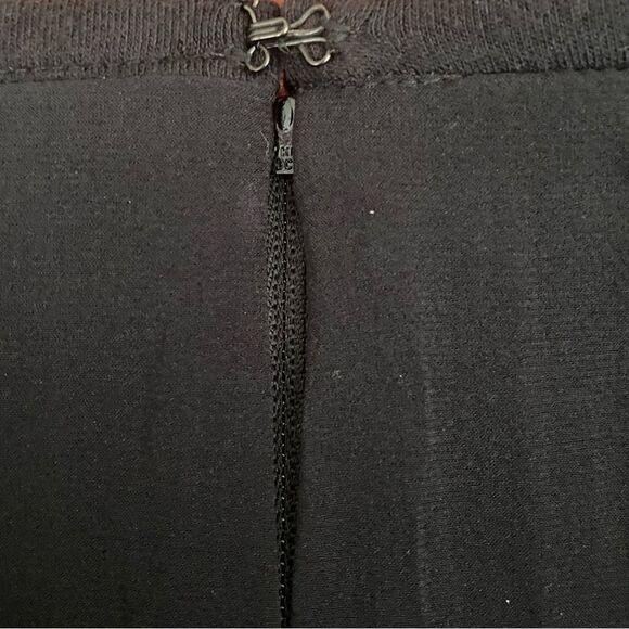 👗Donna Karan Black Skirt with a peek a boo mesh lining at the bottom. Sz 4 EUC! - Picture 8 of 8